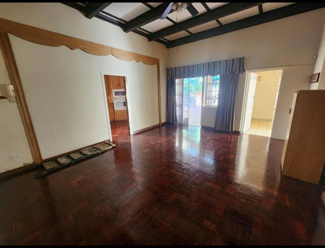9 BEDROOM HOUSE FOR SALE IN MUCKLENEUK